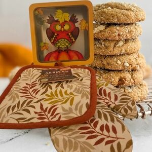 Artisan Harvest Leaf Oven Mitt and Pot Holder Set With Tin Container